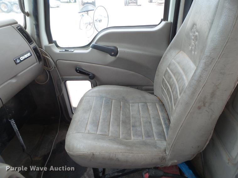 image for item EN9681 2007 Mack CNH613 semi truck