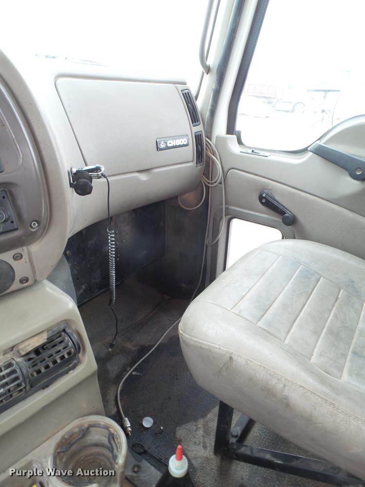 image for item EN9681 2007 Mack CNH613 semi truck