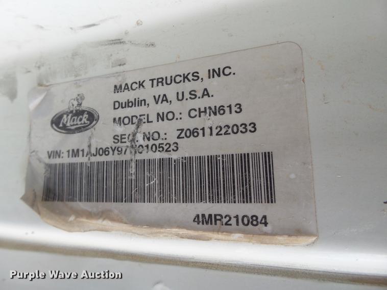 image for item EN9681 2007 Mack CNH613 semi truck