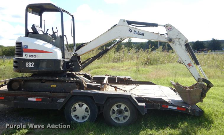 image for item EO9662 2015 Bobcat E32 mini excavator