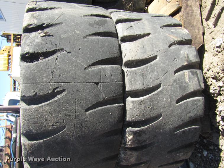 image for item EU9153 (4) Case skid steer tires and wheels