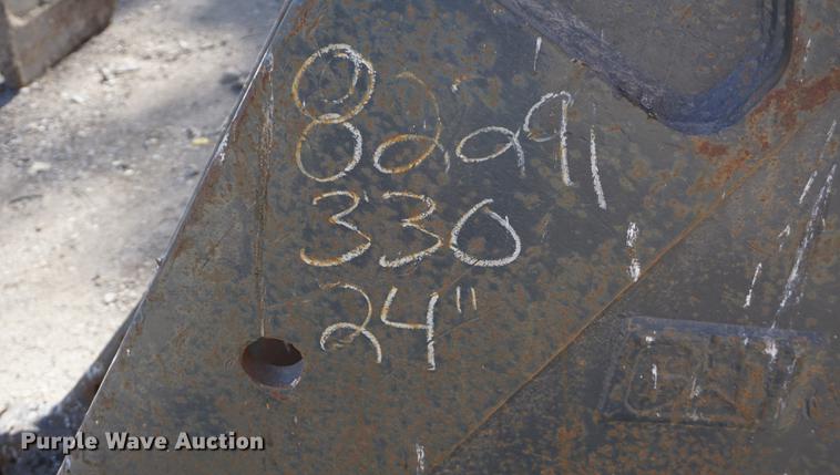 image for item EU9178 Caterpillar 24"W excavator bucket