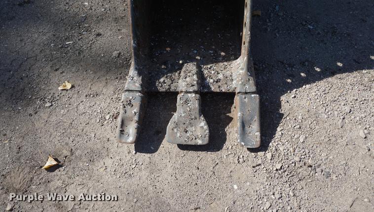 image for item EU9178 Caterpillar 24"W excavator bucket