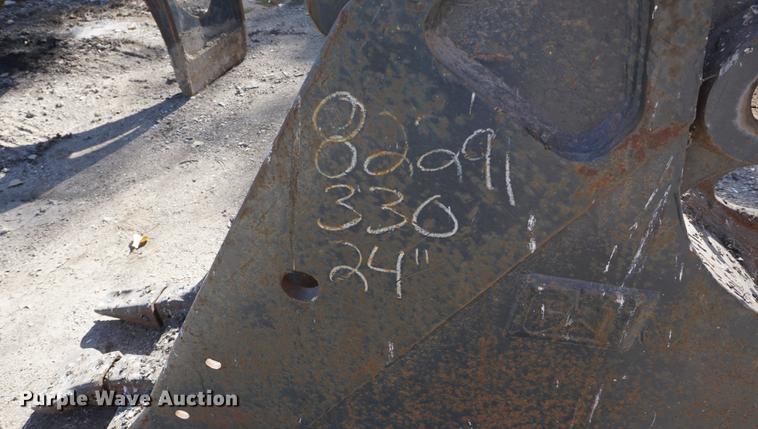 image for item EU9178 Caterpillar 24"W excavator bucket