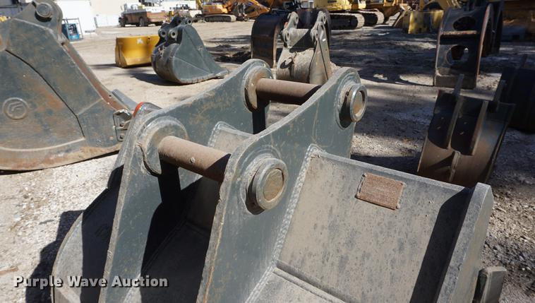 image for item EU9180 CP 54"W excavator bucket