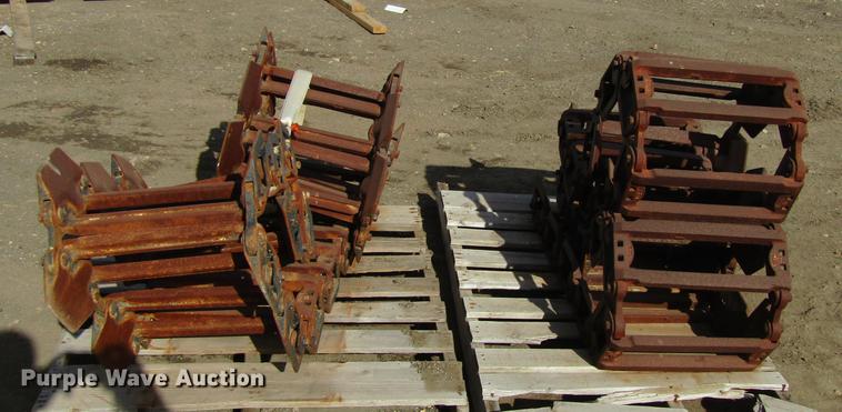 image for item EU9522 Grouser skid steer over tire tracks