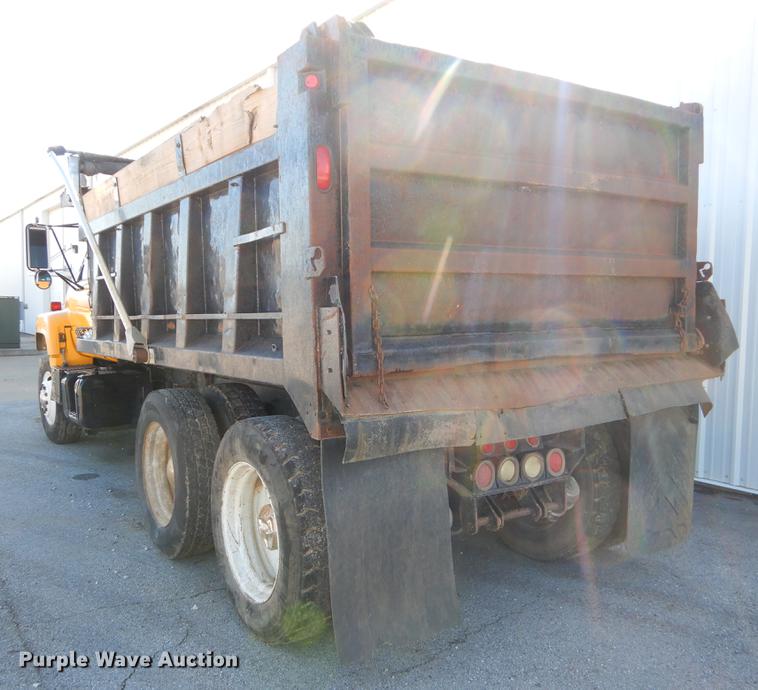 image for item EW9506 1990 GMC C6000 dump truck