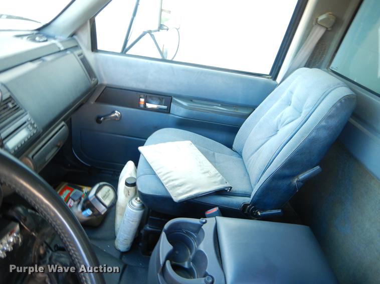 image for item EW9506 1990 GMC C6000 dump truck