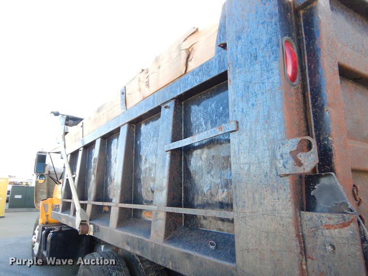 image for item EW9506 1990 GMC C6000 dump truck