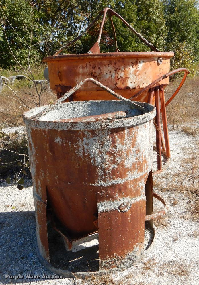 Concrete buckets in Joplin, MO Item EW9517 sold Purple Wave