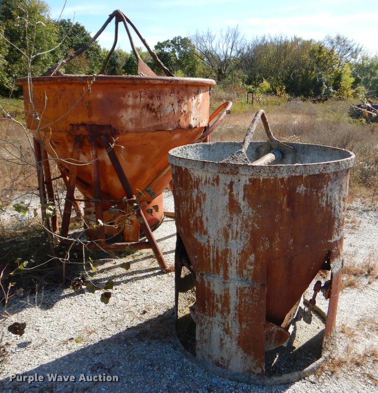 Concrete buckets in Joplin, MO Item EW9517 sold Purple Wave