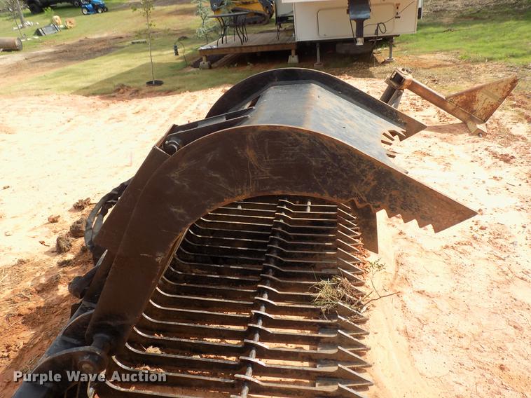 image for item FQ9054 Prime Rock & Brush skid steer grapple bucket