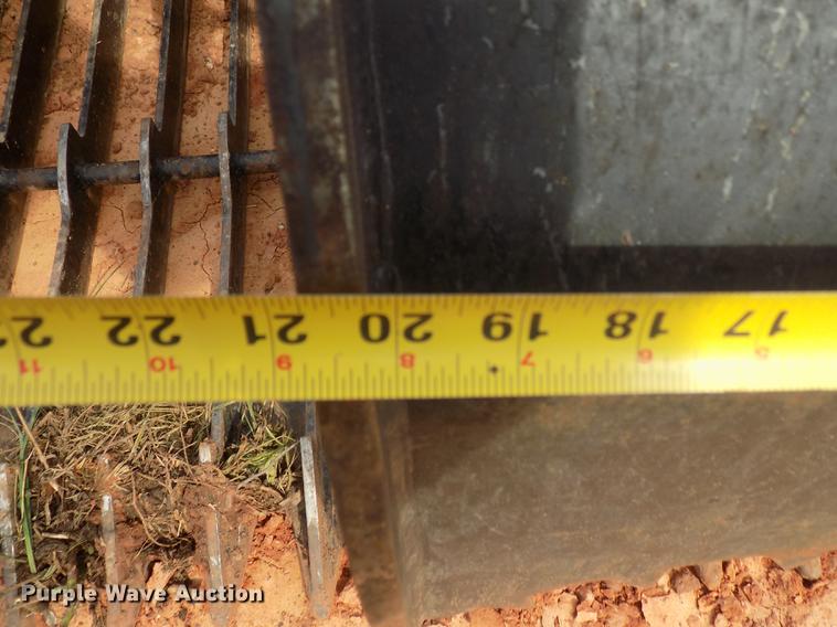 image for item FQ9054 Prime Rock & Brush skid steer grapple bucket