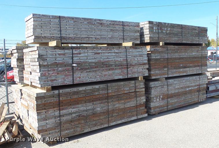 image for item FQ9436 Approximately 875 concrete forms