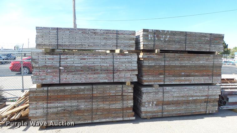 image for item FQ9436 Approximately 875 concrete forms