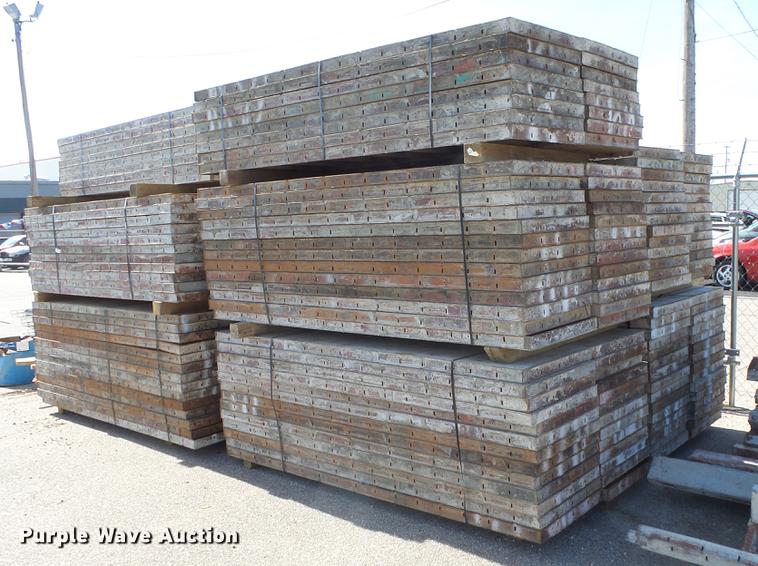 image for item FQ9436 Approximately 875 concrete forms