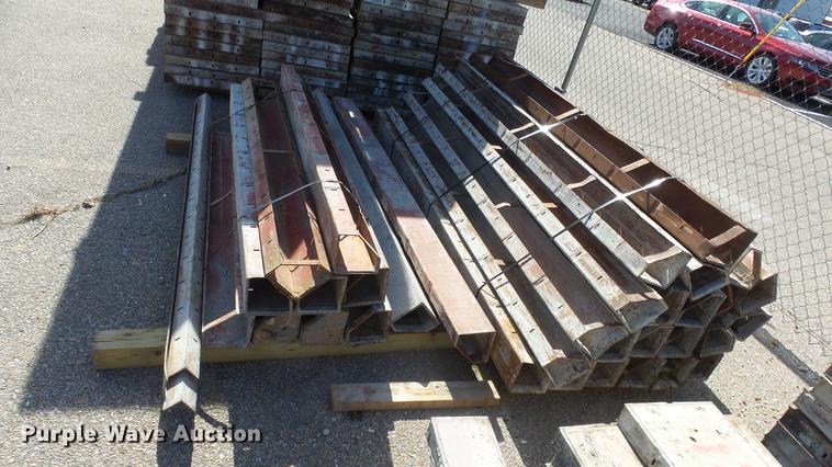 image for item FQ9436 Approximately 875 concrete forms