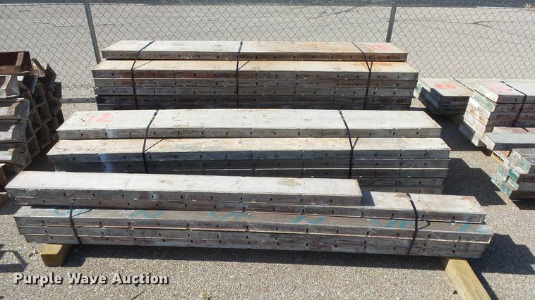 image for item FQ9436 Approximately 875 concrete forms