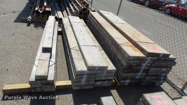 image for item FQ9436 Approximately 875 concrete forms