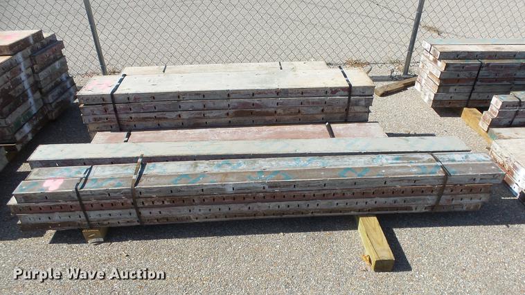 image for item FQ9436 Approximately 875 concrete forms