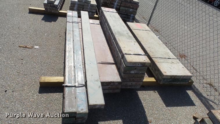 image for item FQ9436 Approximately 875 concrete forms