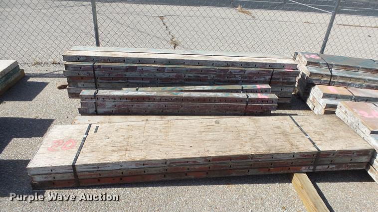 image for item FQ9436 Approximately 875 concrete forms