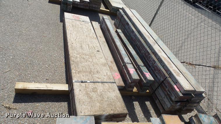 image for item FQ9436 Approximately 875 concrete forms