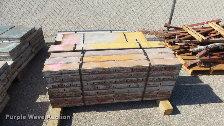 image for item FQ9436 Approximately 875 concrete forms