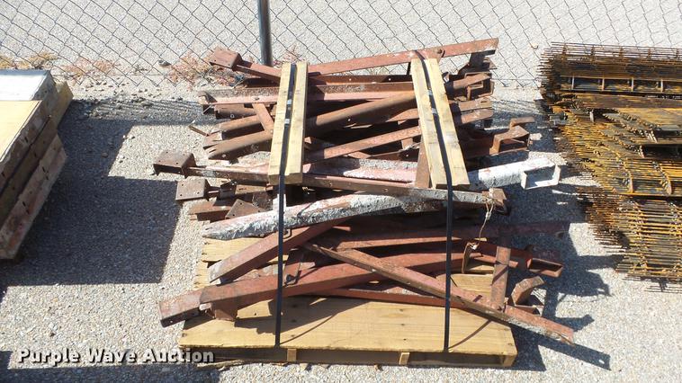 image for item FQ9436 Approximately 875 concrete forms