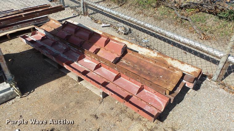 image for item FQ9436 Approximately 875 concrete forms