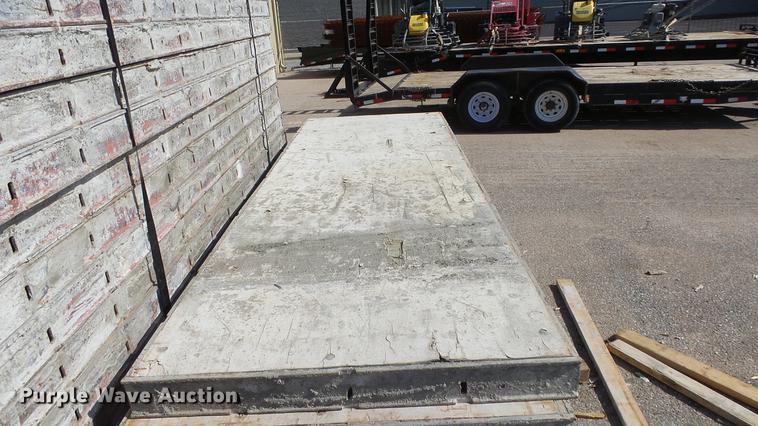 image for item FQ9436 Approximately 875 concrete forms