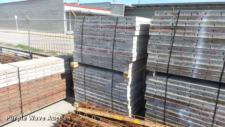 image for item FQ9436 Approximately 875 concrete forms