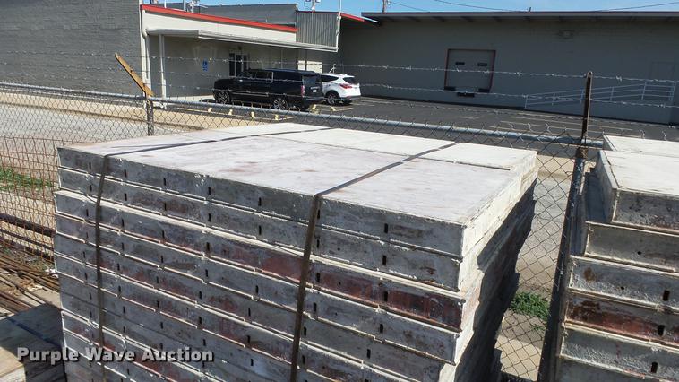 image for item FQ9436 Approximately 875 concrete forms