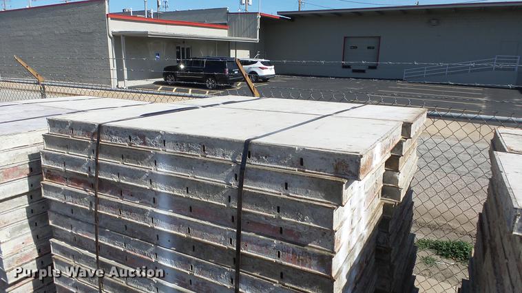 image for item FQ9436 Approximately 875 concrete forms