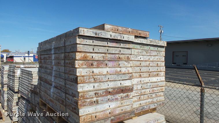 image for item FQ9436 Approximately 875 concrete forms