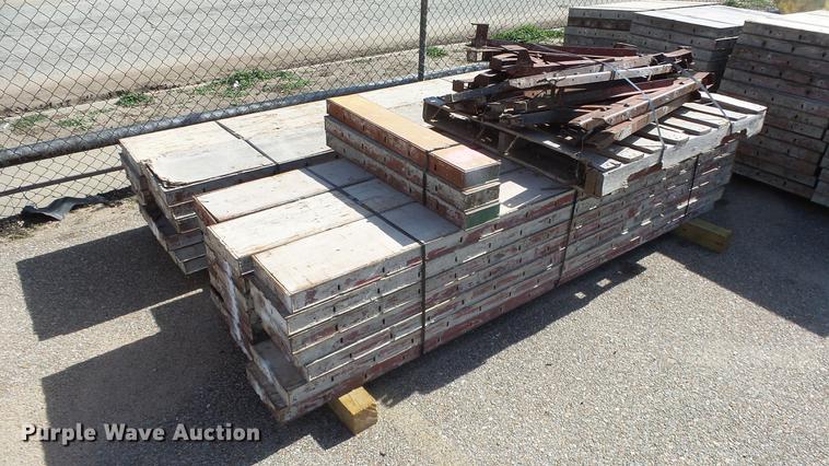 image for item FQ9436 Approximately 875 concrete forms