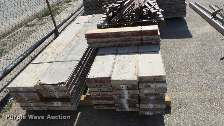 image for item FQ9436 Approximately 875 concrete forms