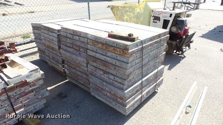 image for item FQ9436 Approximately 875 concrete forms