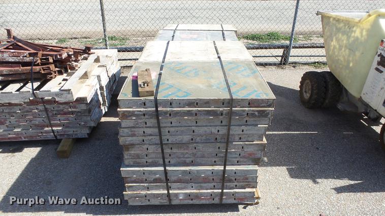 image for item FQ9436 Approximately 875 concrete forms