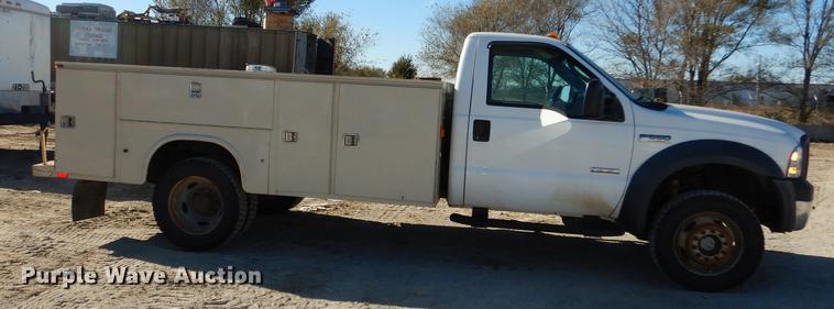 image for item K5801 2007 Ford F550 Super Duty XL utility bed truck