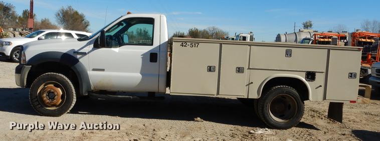 image for item K5801 2007 Ford F550 Super Duty XL utility bed truck