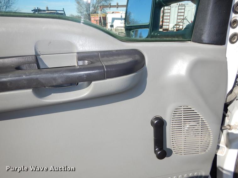 image for item K5801 2007 Ford F550 Super Duty XL utility bed truck