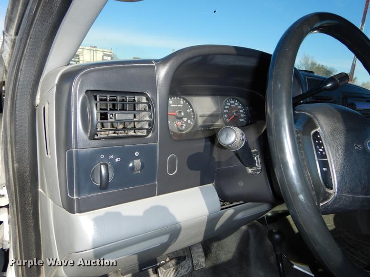 image for item K5801 2007 Ford F550 Super Duty XL utility bed truck