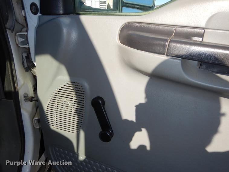 image for item K5801 2007 Ford F550 Super Duty XL utility bed truck