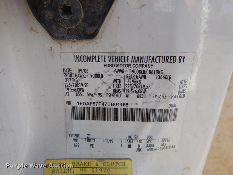 image for item K5801 2007 Ford F550 Super Duty XL utility bed truck