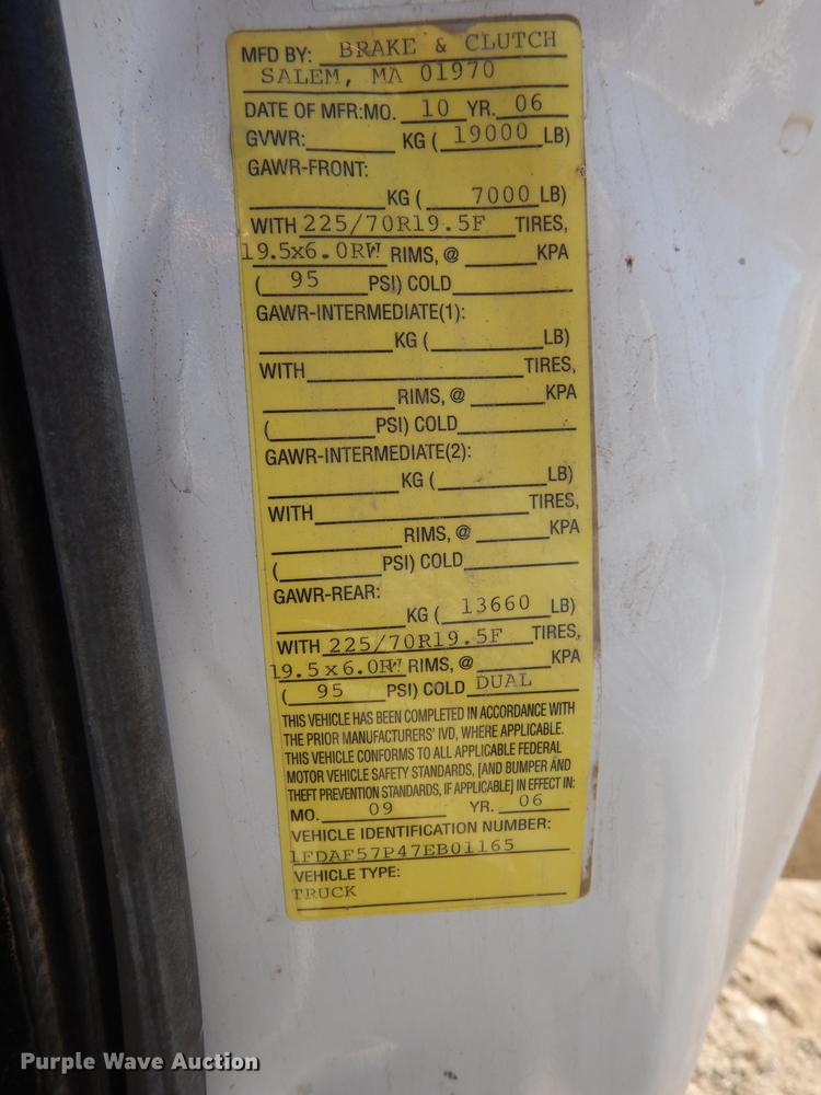 image for item K5801 2007 Ford F550 Super Duty XL utility bed truck