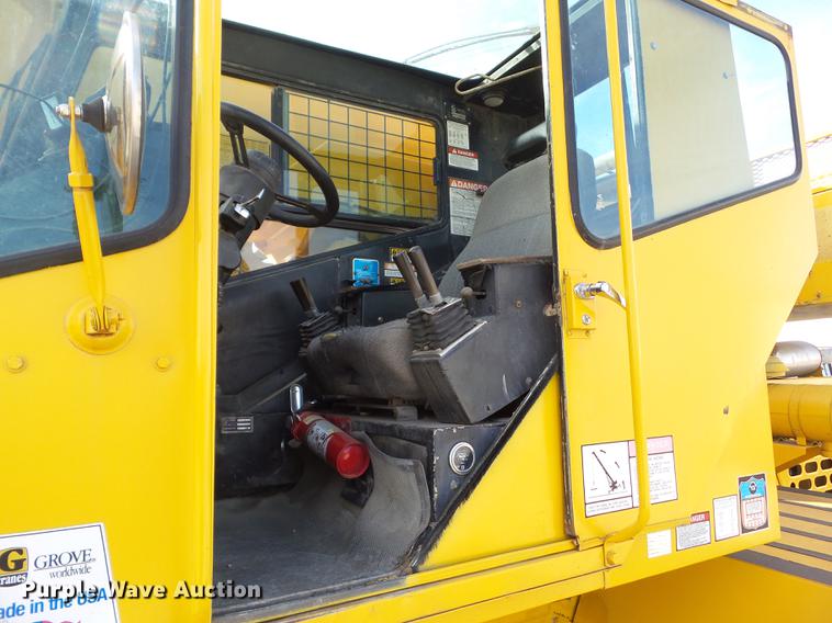image for item L5714 1994 Grove RT528C crane