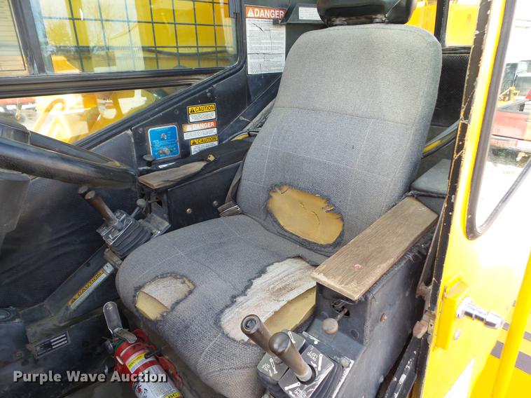 image for item L5714 1994 Grove RT528C crane