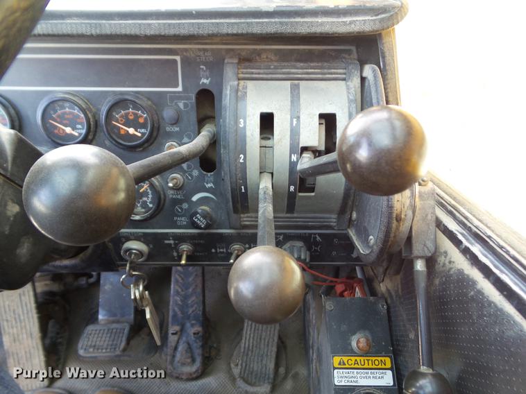 image for item L5714 1994 Grove RT528C crane