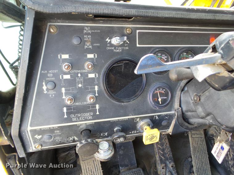 image for item L5714 1994 Grove RT528C crane